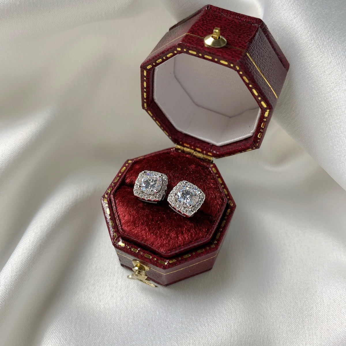 [AuraEcho]Classic Round Center Stone Stud Earrings