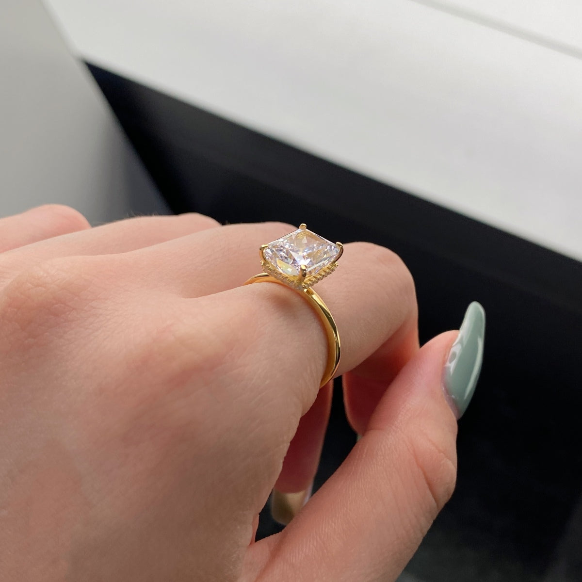 [AuraEcho]4.0 Carat Ornate Enchanting Radiand Cut Banquet Ring