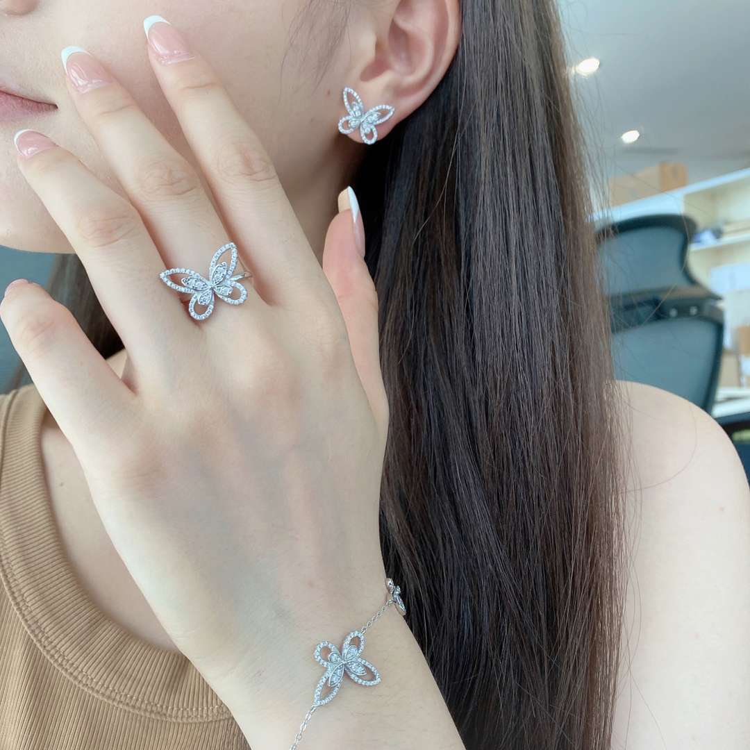 [AuraEcho]Delicate Butterfly Pendant Bracelet
