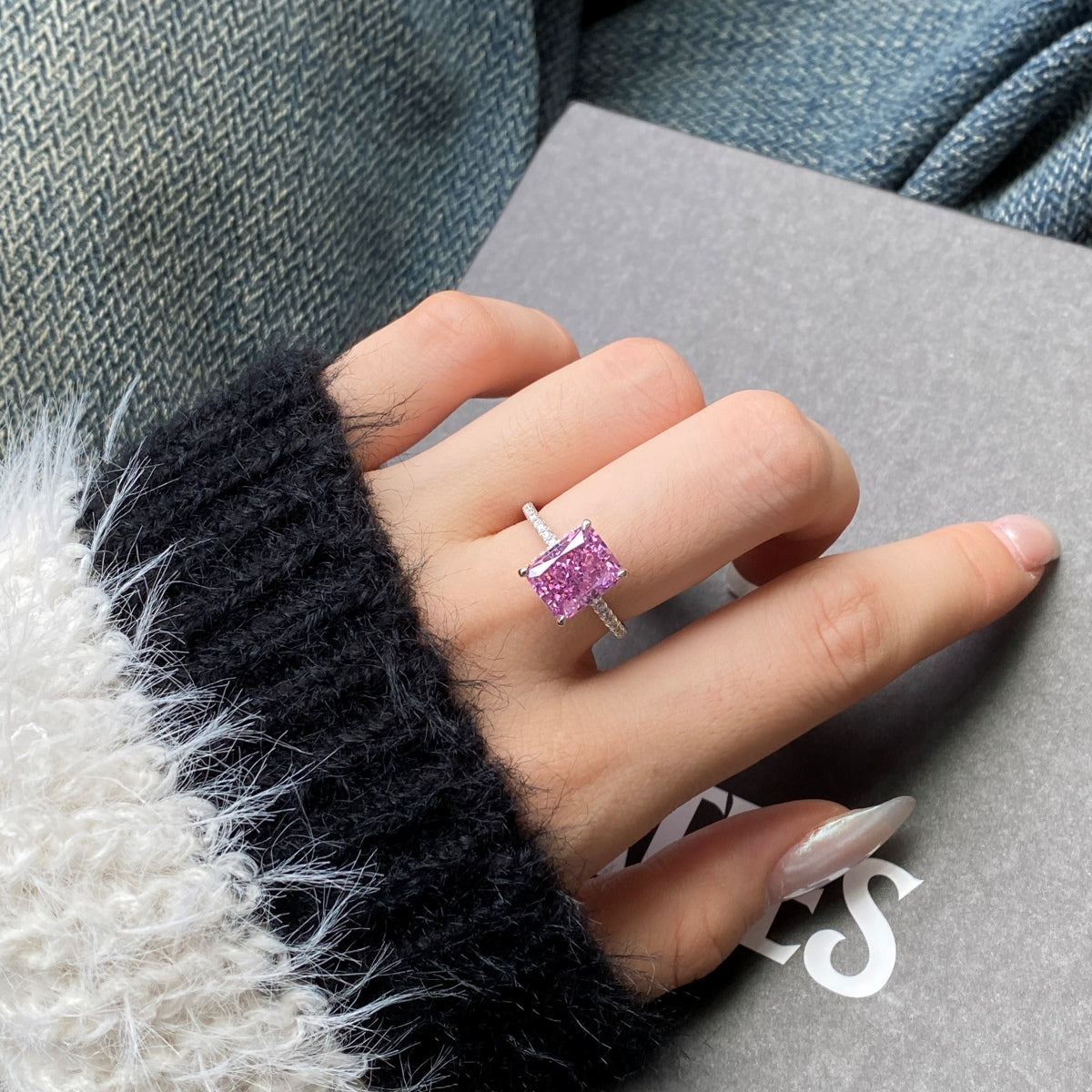 [AuraEcho]4.0 Carat Luxurious Engagement Ring