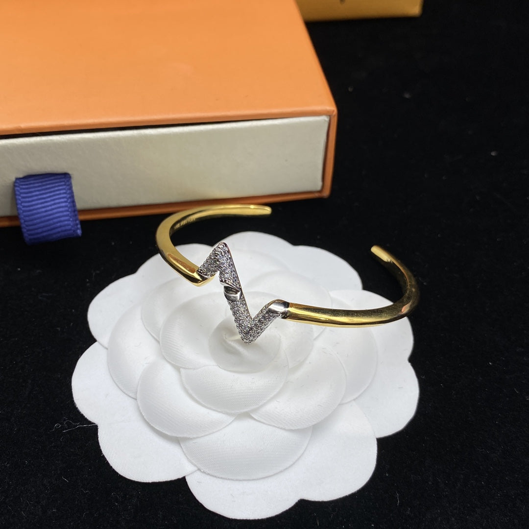 [AuraEcho]VOLTE UPSITE DOWN DIAMOND GOLD OPEN BRACELET