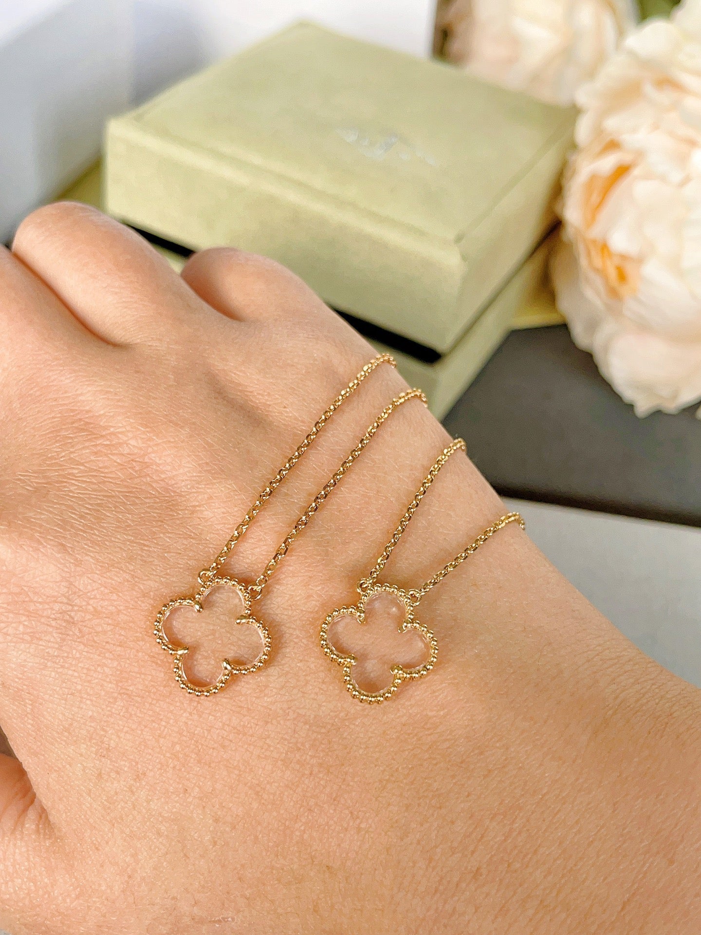 [AuraEcho]CLOVER ROCK CRYSTAL ROSE GOLD NECKLACE