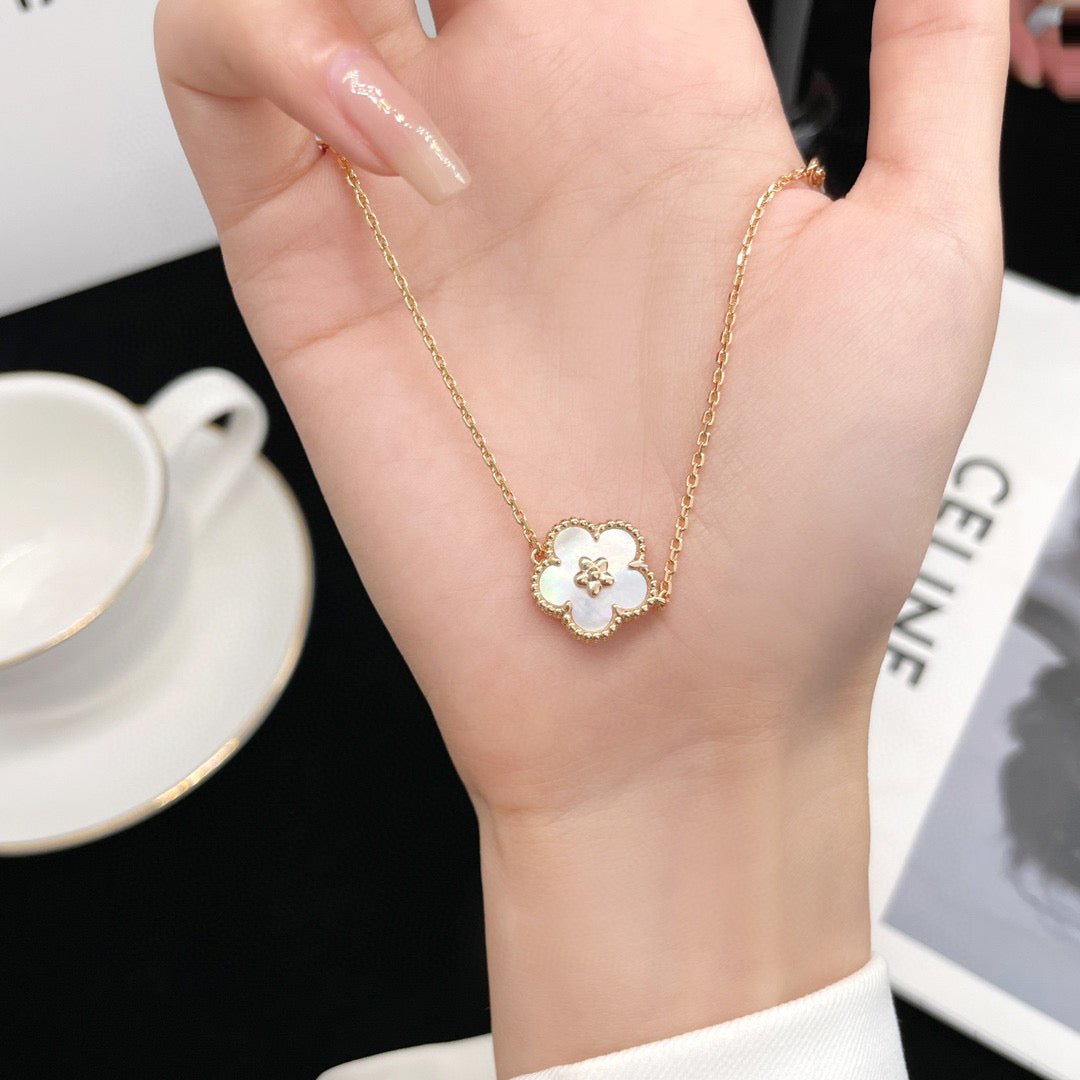 [AuraEcho]LUCKY WHITE MOP PLUM BLOSSOM  BRACELET