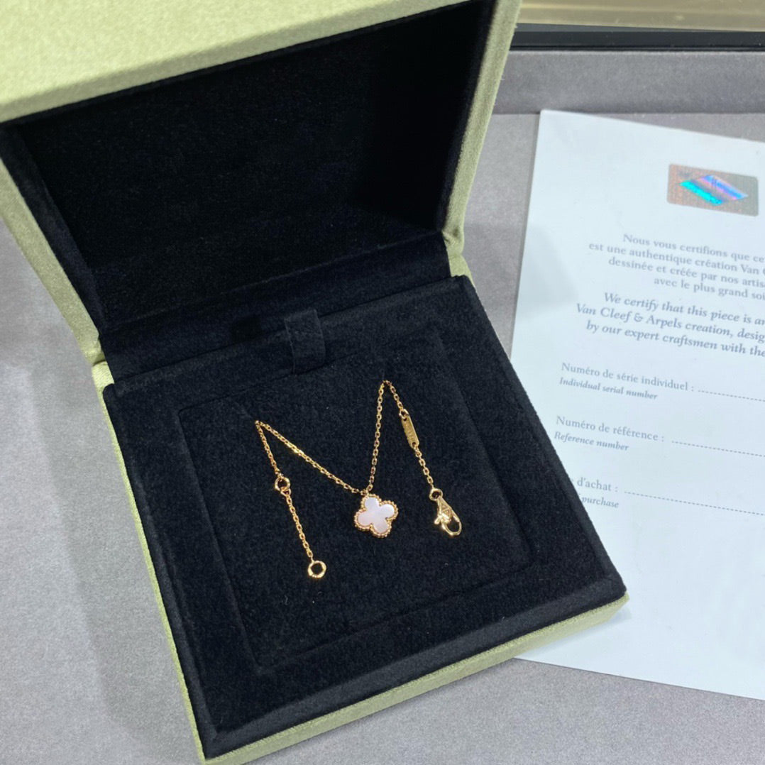 [AuraEcho]CLOVER 9.5MM PINK MOTHER OF PEARL SINGLE FLOWER NECKLACE
