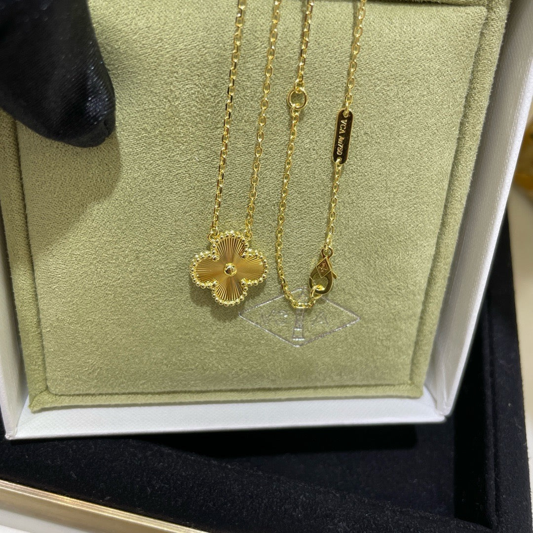 [AuraEcho]CLOVER 15MM LASER NECKLACE